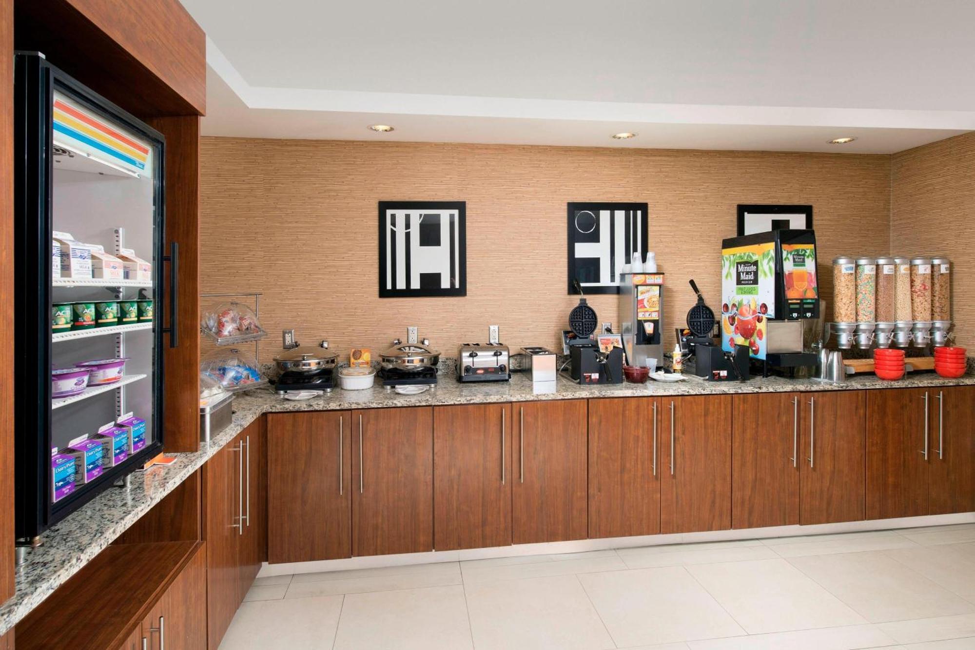 ทาวน์เพลส สวีท อีเกิลพาส Hotel อีเกิสพาส ภายนอก รูปภาพ